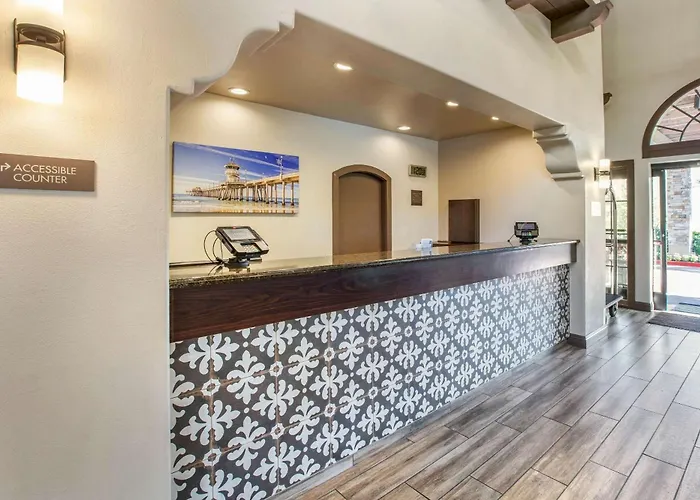 Comfort Inn & Suites Orange County John Wayne Airport